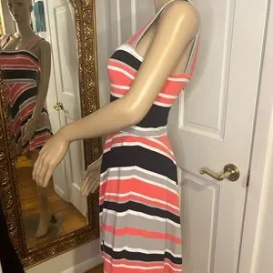 green emerald velvet dress Shop Banana Republic clothing and handbags at SilkRoll. Trade with us! main image 1